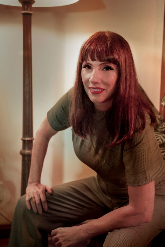 Nicole Puzzi de ângulo lateral