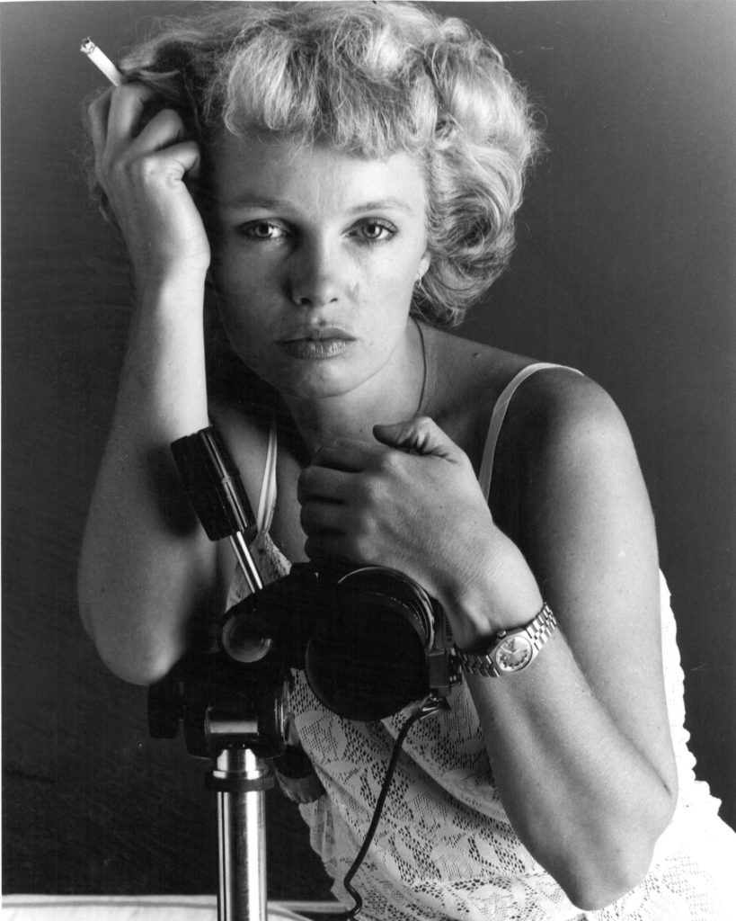 Suze Randall - primeira mulher a vender fotos nuas para o the Sun e a fazer uma foto de nu frontal completo